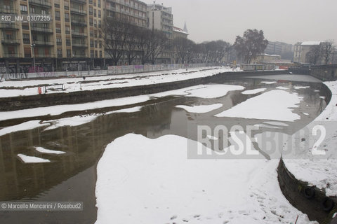 Milan, January 2006. Naviglio Grande canal after a snowfall / Milano, gennaio 2006. Il Naviglio grande dopo una nevicata - ©Marcello Mencarini/Rosebud2