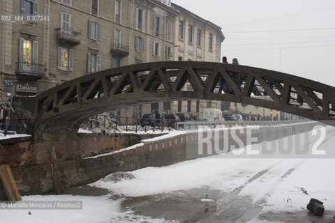 Milan, January 2006. Naviglio Grande canal after a snowfall / Milano, gennaio 2006. Il Naviglio grande dopo una nevicata - ©Marcello Mencarini/Rosebud2