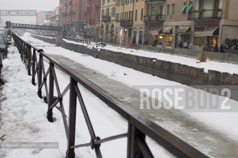 Milan, January 2006. Naviglio Grande canal after a snowfall / Milano, gennaio 2006. Il Naviglio grande dopo una nevicata - ©Marcello Mencarini/Rosebud2