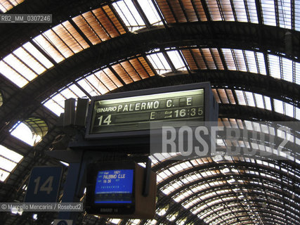 Central Station in Milan (March 2008) / Stazione Centrale di Milano (marzo 2008) - ©Marcello Mencarini/Rosebud2