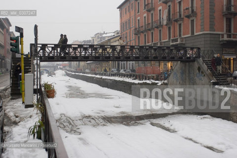 Milan, January 2006. Naviglio Grande canal after a snowfall / Milano, gennaio 2006. Il Naviglio grande dopo una nevicata - ©Marcello Mencarini/Rosebud2