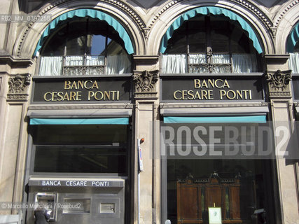 Milan, March 2008. Cesare Ponti Bank in Piazza Duomo / Milano, marzo 2008. La Banca Cesare Ponti in piazza Duomo - ©Marcello Mencarini/Rosebud2