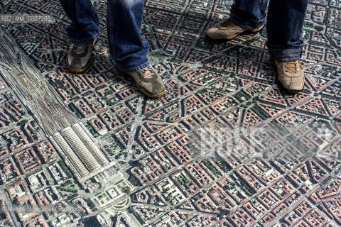 Milan, June 2005. City map in the Galleria Vittorio Emanuele II / Milano, giugno 2005. Mappa della città in galleria Vittorio Emanuele II - ©Marcello Mencarini/Rosebud2