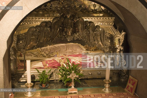 Basilica of SantAmbrogio in Milan. Grave of St. Ambrogio, St. Gervaso and St. Protaso / Milano. Chiesa di SantAmbrogio. Sacello con il corpo di SantAmbrogio affiancato dai martiri Gervaso e Protaso - ©Marcello Mencarini/Rosebud2