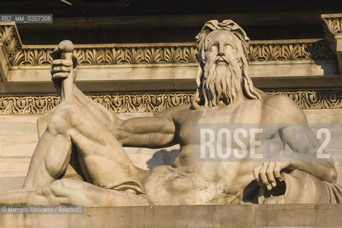 Milan, Detail of the Arch of Peace located at the end of Corso Sempione / Milano, Dettaglio dellArco della Pace in fondo a Corso Sempione - ©Marcello Mencarini/Rosebud2