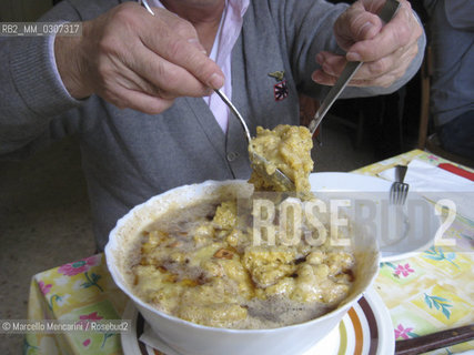 Barni on Lake Como, 2008. Polenta concia, a dish made of corn flour, butter and cheese  / Barni sul Lago di Como, 2008. Polenta concia, piatto a base di farina di mais, burro e formaggio - ©Marcello Mencarini/Rosebud2