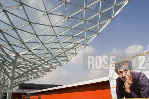 Details of the New Trade Fair of Milan, designed by architect Massimiliano Fuksas, 2006 / Dettagli della nuova Fiera di Milano progettata dallarchitetto massimiliano Fuksas, 2006 - ©Marcello Mencarini/Rosebud2