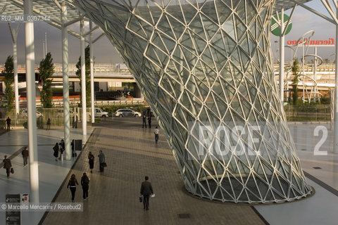 Details of the New Trade Fair of Milan, designed by architect Massimiliano Fuksas, 2006 / Dettagli della nuova Fiera di Milano progettata dallarchitetto massimiliano Fuksas, 2006 - ©Marcello Mencarini/Rosebud2