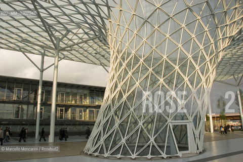 Details of the New Trade Fair of Milan, designed by architect Massimiliano Fuksas, 2006 / Dettagli della nuova Fiera di Milano progettata dallarchitetto massimiliano Fuksas, 2006 - ©Marcello Mencarini/Rosebud2