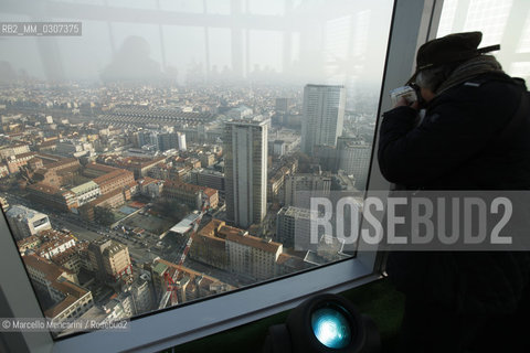 January 2010. View of Milan from the New Lombardy Region Headquarters (Palazzo Lombardia): Torre Galfa and, behind, Palazzo Pirelli (known as Pirellone) with the Central Station on the right / Gennaio 2010. Veduta di Milano dal nuovo Palazzo della Regione (Palazzo Lombardia): Torre Galfa e Palazzo Pirelli (detto Pirellone) con la Stazone centrale sulla sinistra - ©Marcello Mencarini/Rosebud2
