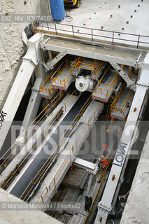 Milan, via Bignami corner of via Fulvio Testi, August 2008. TBM (Tunnel boring machine) in the yard for construction of the new subway line number 5 for Expo 2015 / Milano, Via Bignami, angolo Fulvio Testi, agosto 2008. Talpa meccanica nel cantiere per la costruzione della nuova linea 5 della metropolitana - ©Marcello Mencarini/Rosebud2