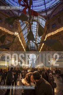Milan, October 1, 2010, Led Light Exhibition Design: Kiss by Paul Cocksedge in Galleria Vittorio Emanuele,  Official Sponsor UBI Banca. Every kiss under the Galleria arch, corresponds an euro for humanitarian charity association Cesvi, while a sequence of lights is activated in the dome. An automatic counter will record every kiss with the goal of reaching 100 thousand kisses in January to help 16 000 children in Uganda ./ Milano, primo ottobre 2010, Festival Internazionale della Luce: Kiss di Paul Cocksedge in Galleria Vittorio Emanuele, Sponsor Ufficiale Ubi Banca. Ad ogni bacio sotto la volta della Galleria corrisponde un euro in beneficienza all’associazione umanitaria Cesvi, mentre una sequenza di luci si attiva nella calotta. Un contatore automatico registrerà ogni bacio con l’obiettivo di raggiungere a gennaio 100 mila baci per contribuire a salvare dalla fame 16 mila bambini in Uganda - ©Marcello Mencarini/Rosebud2