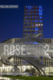 Milan, October 1, 2010, Led Light Exhibition Design: Moods & Variations by Gilbert Moity in Piazza Diaz, Technical Sponsor Elinca. Seventy-five blue circles spread on the Martini skyscraper in Diaz Square / Milano, primo ottobre 2010, Festival Internazionale della Luce: Moods&Variations di Gilbert Moity in Piazza Diaz, Sponsor Tecnico Elinca. Settantacinque cerchi blu diffusi sul grattacielo Martini di piazza Diaz - ©Marcello Mencarini/Rosebud2