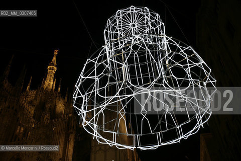 Milan, October 1, 2010, Led Light Exhibition Design: Spiro Gira by Patricia Urquiola on Corso Vittorio Emanuele / Milano, primo ottobre 2010, Festival Internazionale della Luce: Spiro Gira di Patricia Urquiola in Corso Vittorio Emanuele - ©Marcello Mencarini/Rosebud2