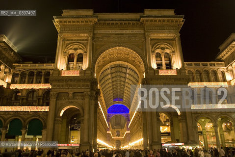 Christmas lights in Milan, December 2007: Galleria Vittorio Emanuele II / Luci a Milano, Natale 2007: Galleria Vittorio Emanuele II - ©Marcello Mencarini/Rosebud2