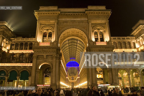Christmas lights in Milan, December 2007: Galleria Vittorio Emanuele II / Luci a Milano, Natale 2007: Galleria Vittorio Emanuele II - ©Marcello Mencarini/Rosebud2