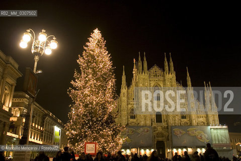Christmas lights in Milan, Christmas 2007: Piazza del Duomo / Luci a Milano, Natale 2007: Piazza del Duomo - ©Marcello Mencarini/Rosebud2