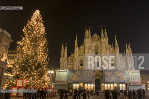 Christmas lights in Milan, Christmas 2007: Piazza del Duomo / Luci a Milano, Natale 2007: Piazza del Duomo - ©Marcello Mencarini/Rosebud2