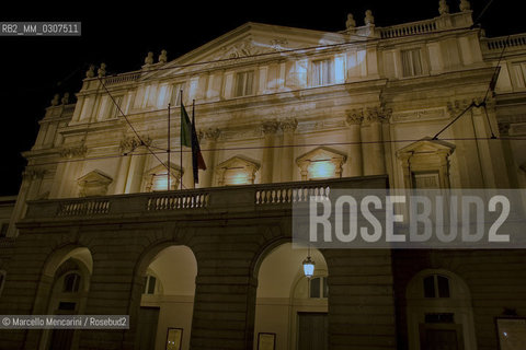 Christmas lights in Milan, 2007: La Scala Theater / Luci a Milano, Natale 2007: Teatro alla Scala - ©Marcello Mencarini/Rosebud2