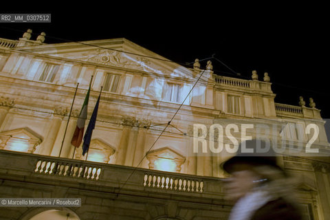 Christmas lights in Milan, 2007: La Scala Theater / Luci a Milano, Natale 2007: Teatro alla Scala - ©Marcello Mencarini/Rosebud2