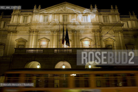 Christmas lights in Milan, 2007: La Scala Theater / Luci a Milano, Natale 2007: Teatro alla Scala - ©Marcello Mencarini/Rosebud2