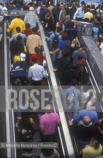 SMAU computer expo, Milan, 1999. People arriving by underground / SMAU, Milano, 1999. Gente che arriva con la metropolitana - ©Marcello Mencarini/Rosebud2