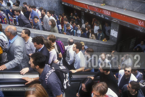 SMAU computer expo, Milan, 1999. People arriving by underground / SMAU, Milano, 1999. Gente che arriva con la metropolitana - ©Marcello Mencarini/Rosebud2