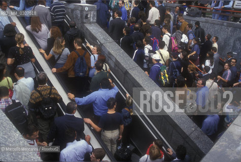 SMAU computer expo, Milan, 1999. People arriving by underground / SMAU, Milano, 1999. Gente che arriva con la metropolitana - ©Marcello Mencarini/Rosebud2