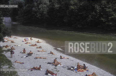 MUNICH, nudist beach along the Isar river / MONACO DI BAVIERA, sppiaggia nudisti sul fiume Isar - ©Marcello Mencarini/Rosebud2