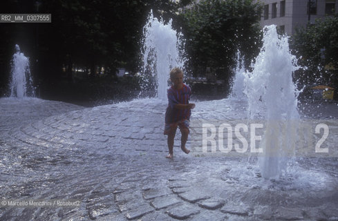 MUNICH, Fountain at Sendlinger Tor (Sendling Gate) / MONACO DI BAVIERA, Fontana presso Sendliger Tor (Porta di Sendling) - ©Marcello Mencarini/Rosebud2