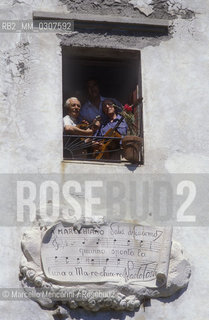NAPLES. Inscription on the facade of a house with the verses of the song Mare Chiaro by Salvatore Di Giacomo / NAPOLI. Iscrizione sulla facciata di una casa con i versi della canzone Mare chiaro di Salvatore Di Giacomo - ©Marcello Mencarini/Rosebud2