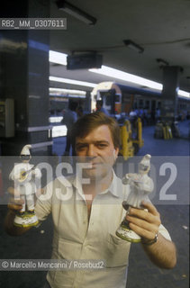 NAPLES. seller of Pulcinella statues / NAPOLI, venditore di statuette di Pulcinella - ©Marcello Mencarini/Rosebud2