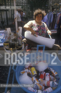 NAPLES. Drink peddler / NAPOLI. Venditrice ambulante di bibite - ©Marcello Mencarini/Rosebud2