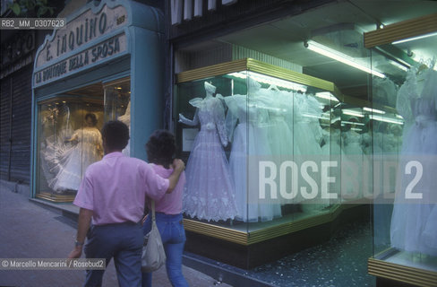 NAPLES, shop of wedding dresses / NAPOLI, negozio di vestiti da sposa - ©Marcello Mencarini/Rosebud2