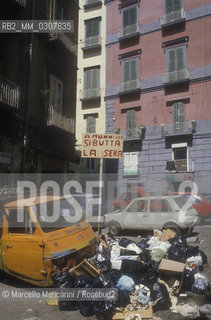 NAPLES, rubbish / NAPOLI, spazzatura - ©Marcello Mencarini/Rosebud2