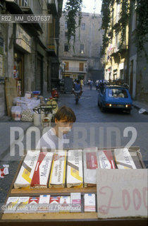 NAPLES, cigarette smuggling / NAPOLI, contrabbando di sigarette - ©Marcello Mencarini/Rosebud2