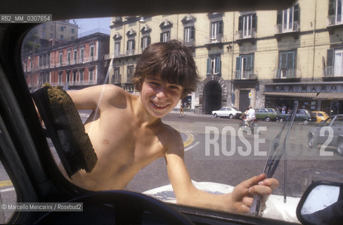 NAPLES, window cleaner guy / NAPOLI, scugnizzo lavavetri - ©Marcello Mencarini/Rosebud2