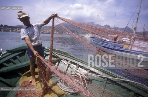 Giardini Naxos, Sicily (Italy). Fisherman / Giardini Naxos (Messina). Pescatore - ©Marcello Mencarini/Rosebud2