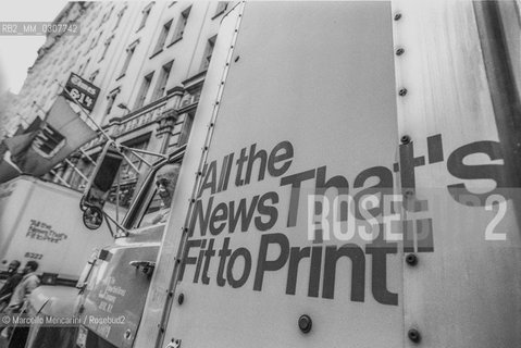 New York, 1989. Van of the New York Times in front of the newspaper offices / New York, 1989. Furgone del New York Times davanti alla sede del giornale - ©Marcello Mencarini/Rosebud2