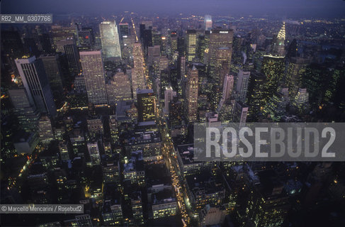 New York, 1989. Panoramic view of Manhattan from the Empire State Building / New York, 1989. Veduta panoramica di Manhattan dallEmpire State Building - ©Marcello Mencarini/Rosebud2