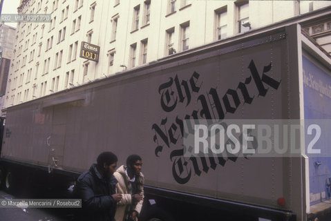 New York, 1989. Van of the New York Times in front of the newspaper offices / New York, 1989. Furgone del New York Times davanti alla sede del giornale - ©Marcello Mencarini/Rosebud2