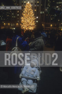 New York (1989). The Rockefeller Center at Christmas Time / New York (1989). Il Rockefeller Center a Natale - ©Marcello Mencarini/Rosebud2