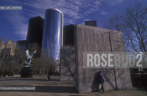 New York (1989). East Coast Memorial in Battery Park - ©Marcello Mencarini/Rosebud2