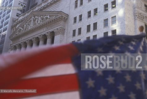 New York Stock exchange in Wall Street with American flag in foreground (2000) / La Borsa di New York a Wall Street con la bandiera americana in primo piano - ©Marcello Mencarini/Rosebud2