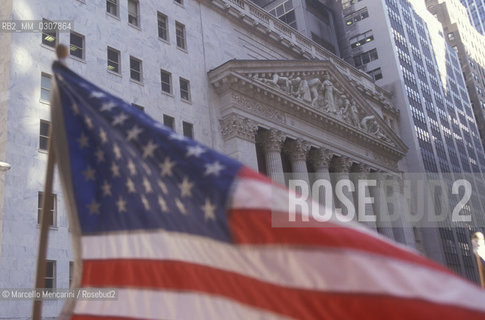 New York Stock exchange in Wall Street with American flag in foreground (2000) / La Borsa di New York a Wall Street con la bandiera americana in primo piano - ©Marcello Mencarini/Rosebud2