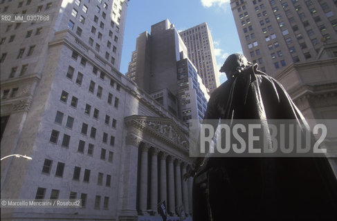 New York, 2000. New York Stock Exchange and George Washington monument in Wall Street / New York, 2000. Borsa di New York e monumento a George Washington in Wall Street - ©Marcello Mencarini/Rosebud2