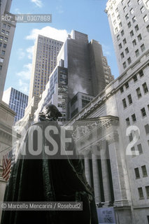New York, 2000. New York Stock Exchange and George Washington monument in Wall Street / New York, 2000. Borsa di New York e monumento a George Washington in Wall Street - ©Marcello Mencarini/Rosebud2