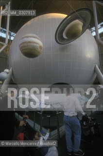 New York, 2000. The Rose Center for Hearth and Space. It is a part of the American Museum of Natural History in New York City and an extensive reworking of the former Hayden Planetarium / New York, 2000. Il Rose Center for Hearth and Space. E una parte del Museo di storia naturale di New York e un rifacimento più vasto dellex Planetario Hayden - ©Marcello Mencarini/Rosebud2