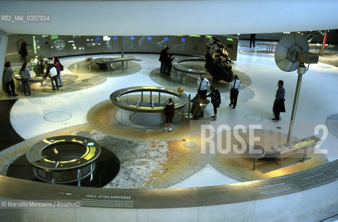New York, 2000. The Rose Center for Hearth and Space. It is a part of the American Museum of Natural History in New York City and an extensive reworking of the former Hayden Planetarium / New York, 2000. Il Rose Center for Hearth and Space. E una parte del Museo di storia naturale di New York e un rifacimento più vasto dellex Planetario Hayden - ©Marcello Mencarini/Rosebud2