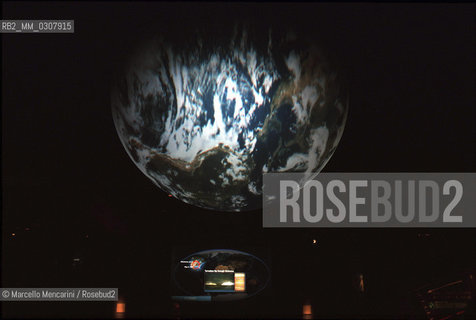 New York, 2000. The Rose Center for Hearth and Space. It is a part of the American Museum of Natural History in New York City and an extensive reworking of the former Hayden Planetarium / New York, 2000. Il Rose Center for Hearth and Space. E una parte del Museo di storia naturale di New York e un rifacimento più vasto dellex Planetario Hayden - ©Marcello Mencarini/Rosebud2